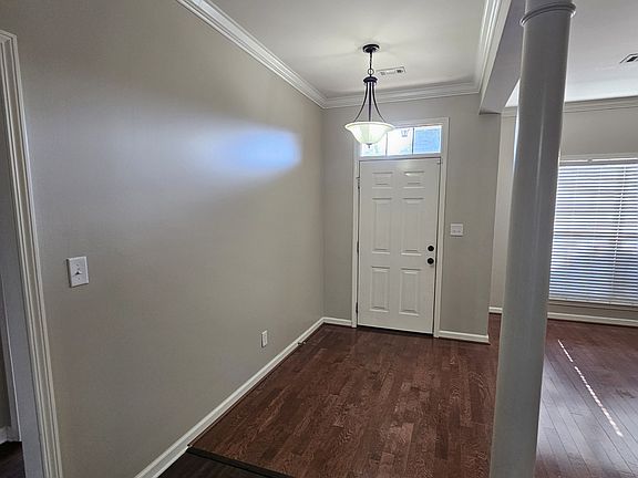 3rd image of 605 Stirling Rdg