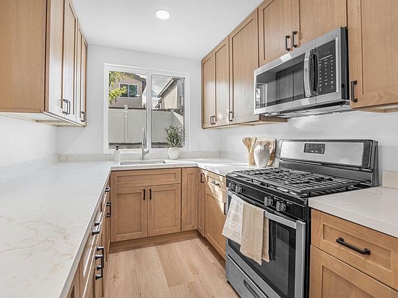 4th image of 636 Pecos St