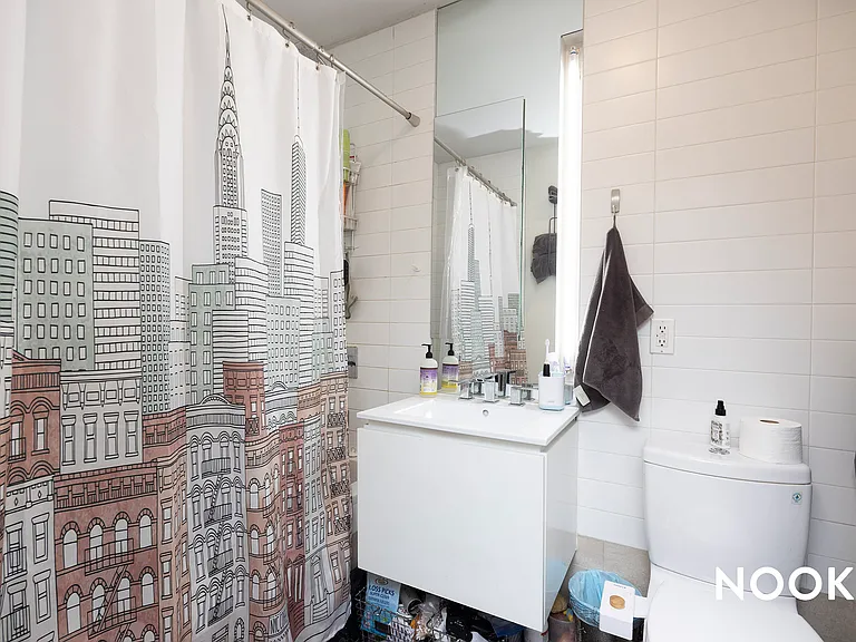 100 Dupont St #1L — Photo 29