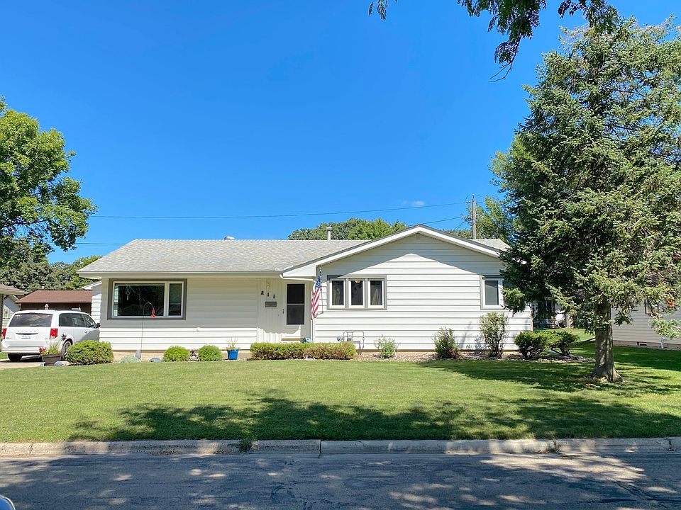 1st image of 211 Fairview Dr