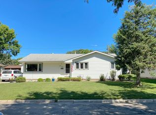 211 Fairview Dr, Albert Lea, MN 56007