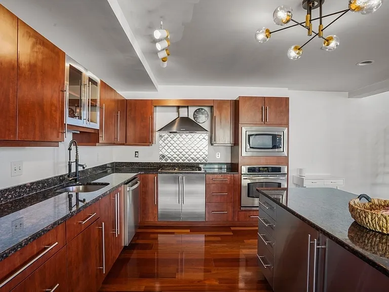 10 Ocean Ave #414 — Photo 9