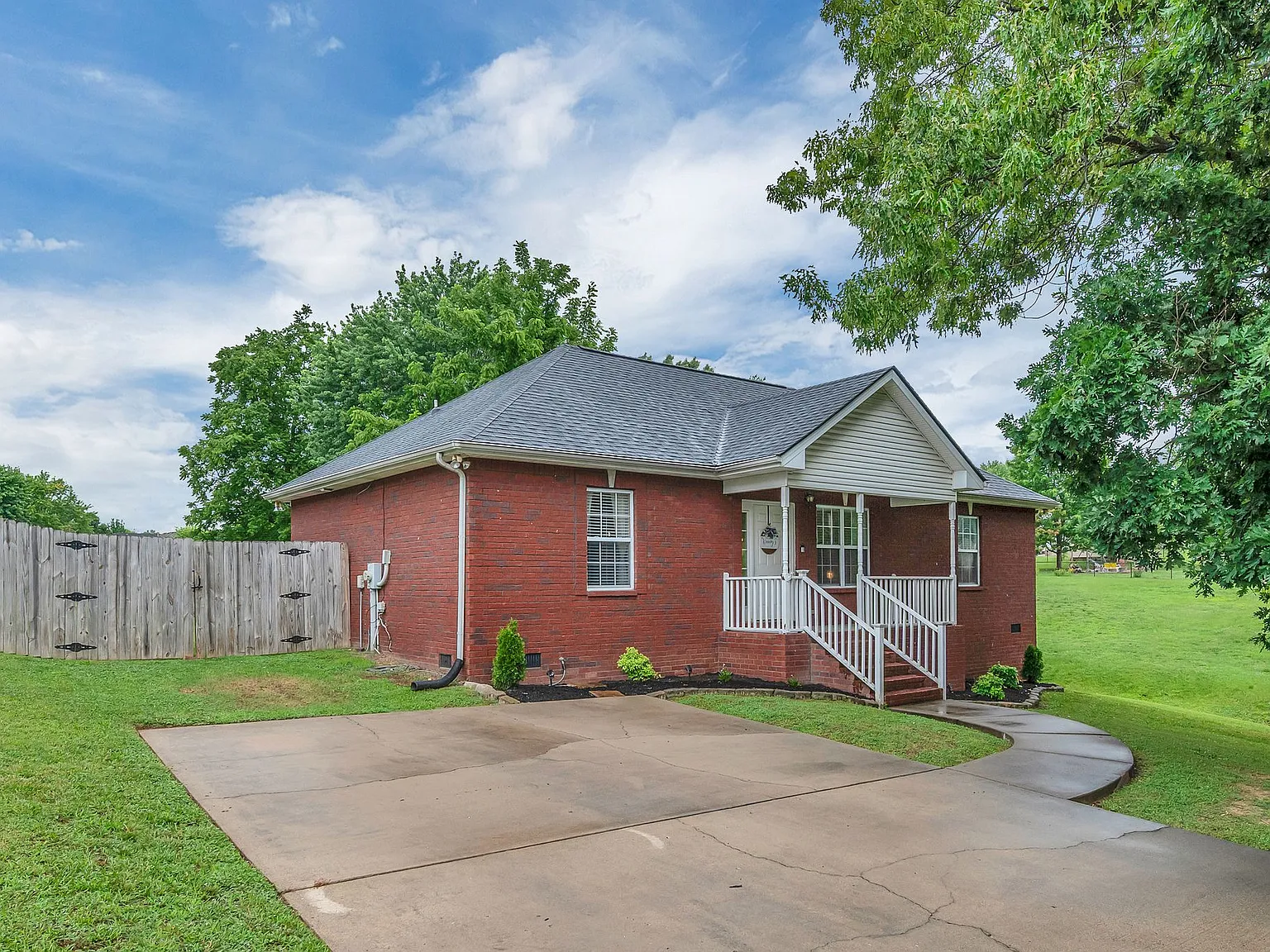 3 bed, 1222 sqft, $2,500 — Photo 3