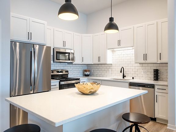 5th image of 9419 Modern Point Ln #221-204