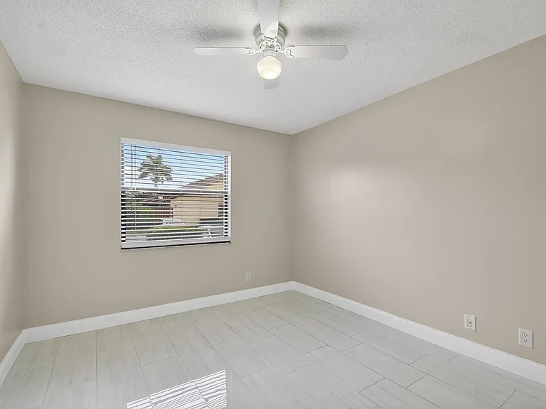 484 Springdale Cir #48D — Photo 31