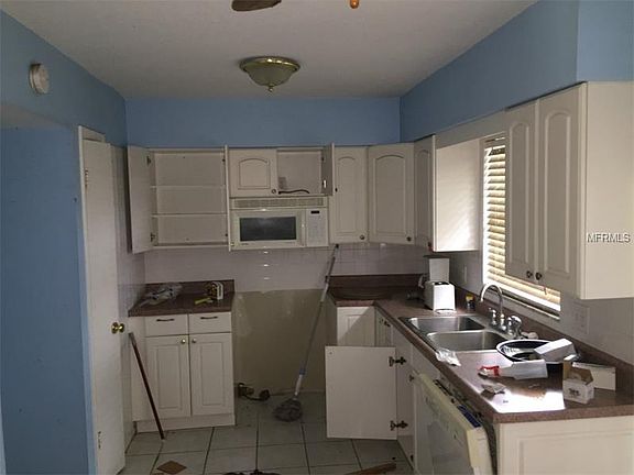 3rd image of 8406 Foxcroft Dr