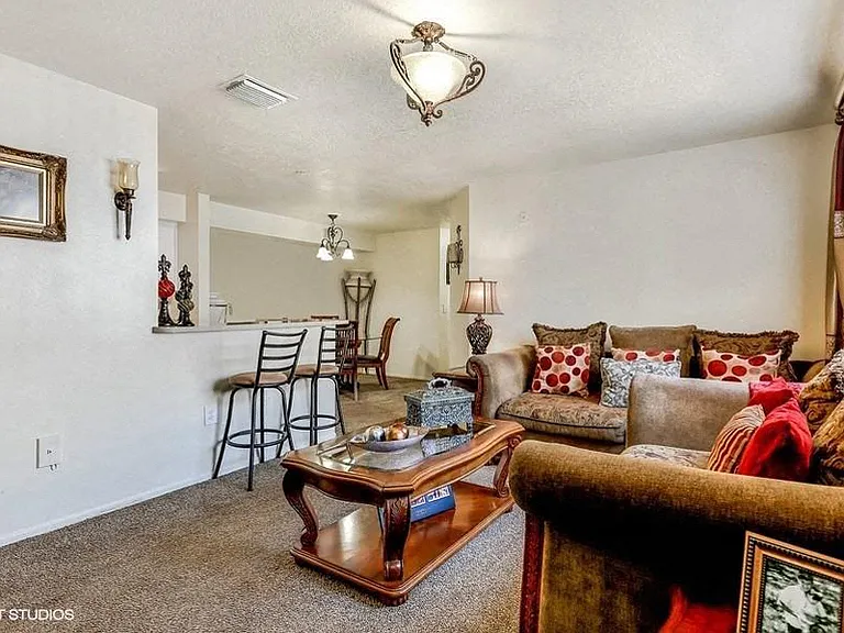 Villa Biscayne Apartments — Photo 16