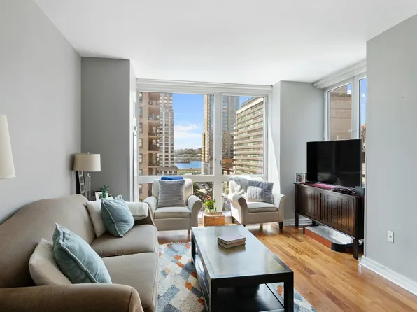 200 West End Avenue image 1 of 17