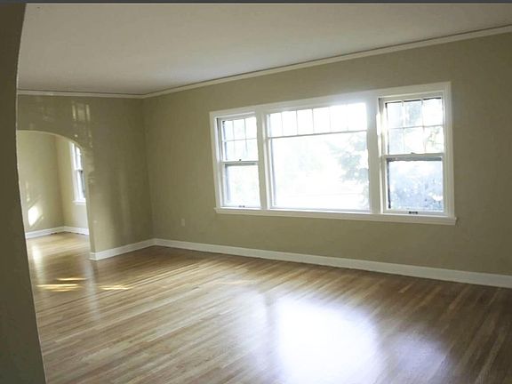 2nd image of 4936 NE Wistaria Dr #4936
