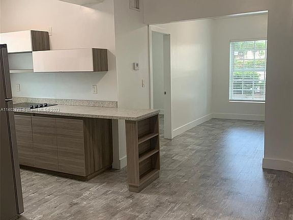 3rd image of 130 Antiquera Ave #4
