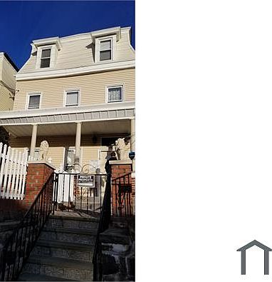 1st image of 118 Waverly St Floor 1