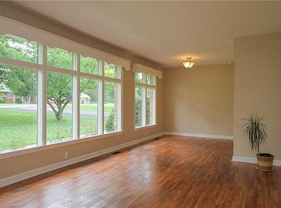 5th image of 320 North Dr