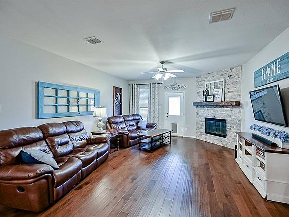 4th image of 707 Dickerson Ln