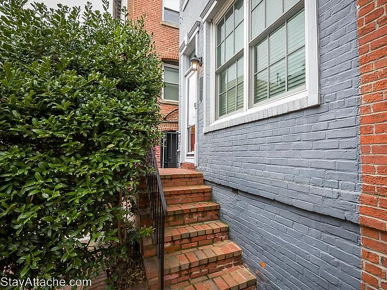 1421 Hopkins St NW — Photo 32