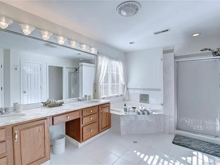 11 Windrose Dr — Photo 19