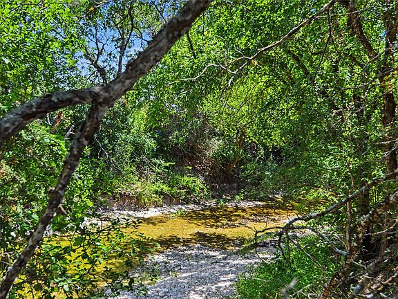 4th image of 3250 County Road 2207 Rd