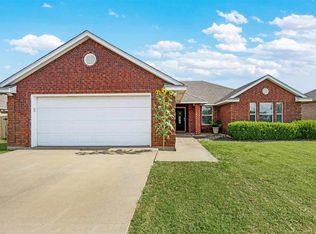 824 NW Hilltop Dr, Lawton, OK 73507