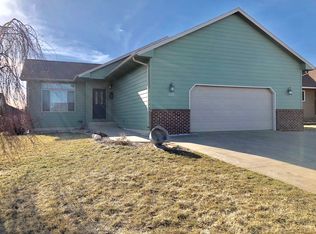 425 Macey Ave, Harrisburg, SD 57032