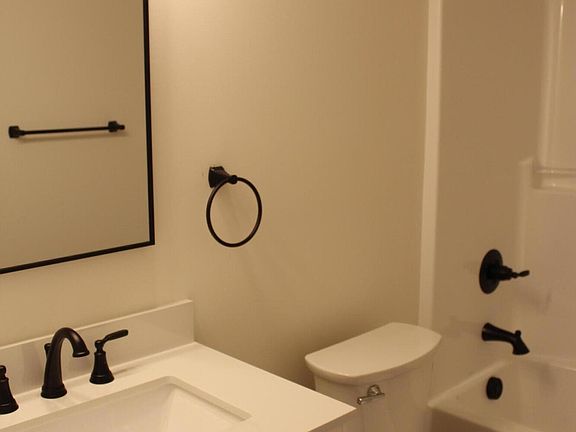 5th image of 2418 Holbrook Dr
