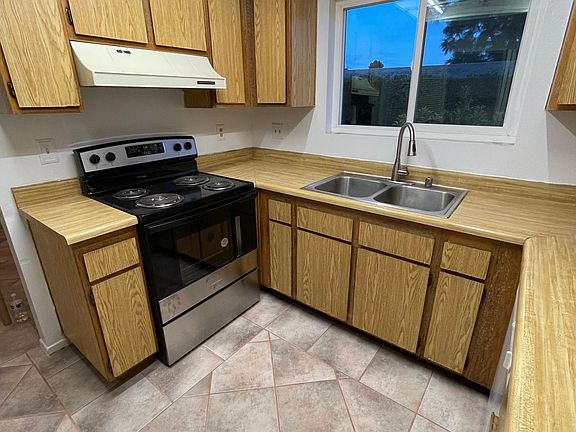 5th image of 11 Abbeywood Ln