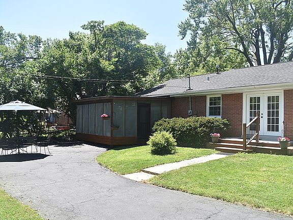 2nd image of 1009 Claiborne Way