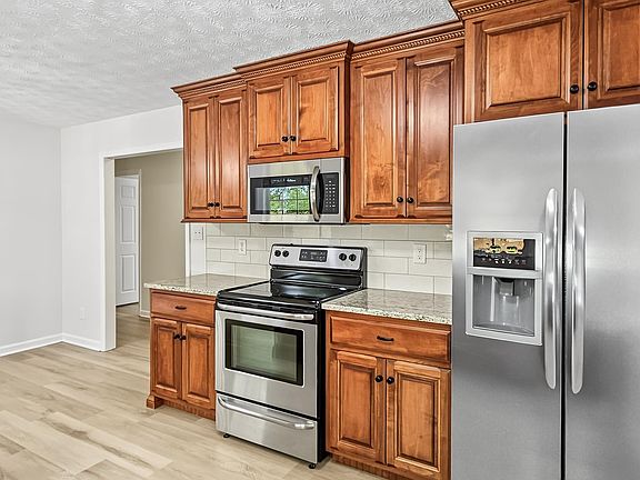 5th image of 16341 Lucas Ferry Rd