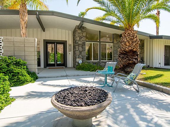 3rd image of 1270 Los Robles Dr