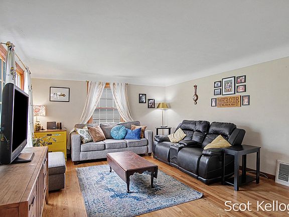 5th image of 3468 Hubbard St