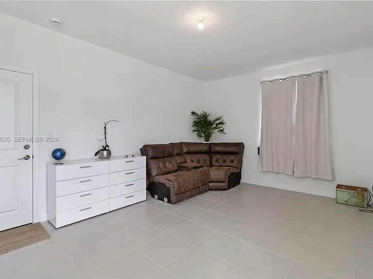 760 SE 13th Ct — Photo 5