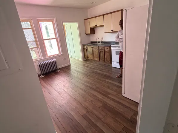 25 Woodbine St #2, Worcester, MA 01603