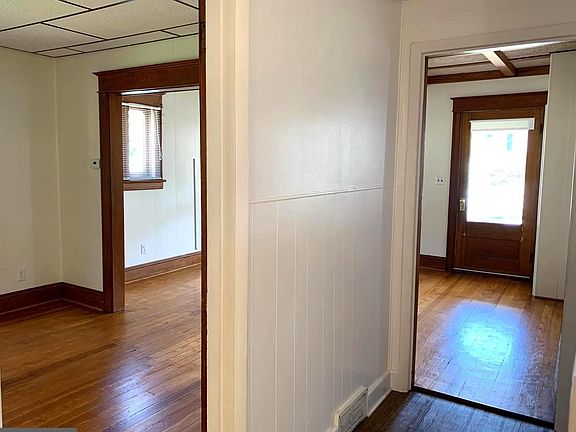 3rd image of 11120 Glenside Ave