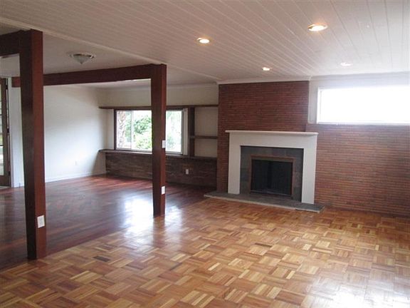 3rd image of 300 Columbia Dr