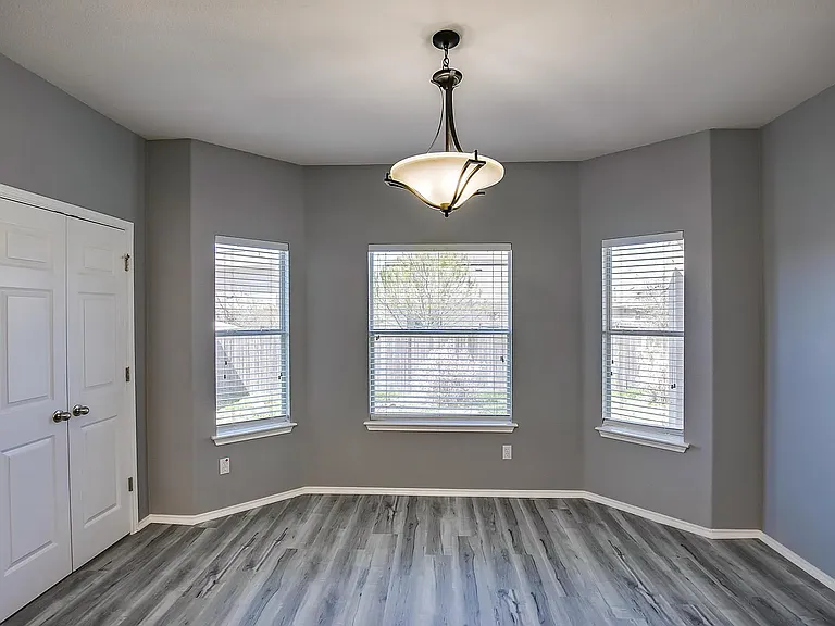 1110 Concan Dr — Photo 10
