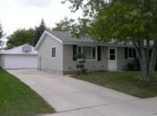 808 Lenora Dr, West Bend, WI 53090