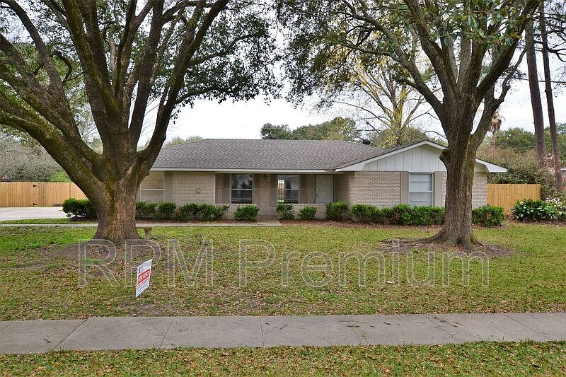 1st image of 5489 Fennwood Dr