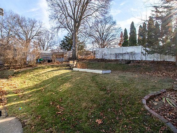 5th image of 211 Pershing Ct