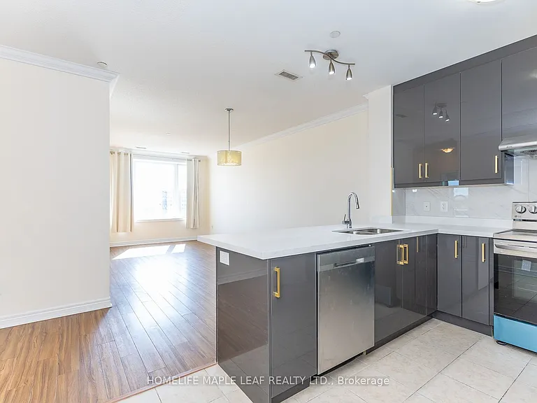 7400 Markham Rd #517 — Photo 6