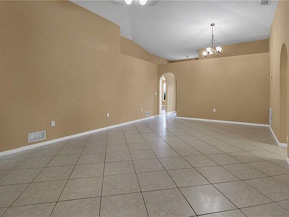 4th image of 4749 Willamette Cir