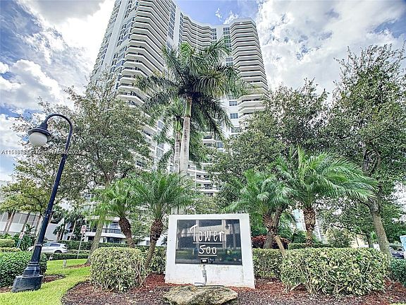3rd image of 3530 Mystic Pointe Dr APT 2103