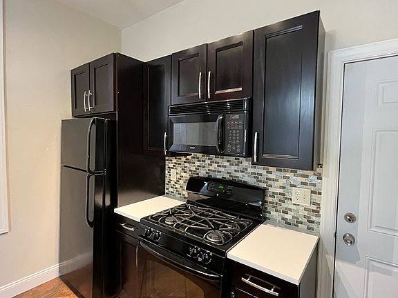 5th image of 438 S Fairmount St #10644006