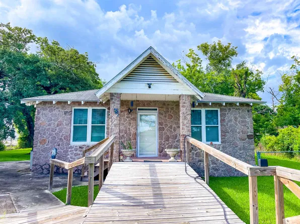 3832 W Park Ave, Orange, TX 77630