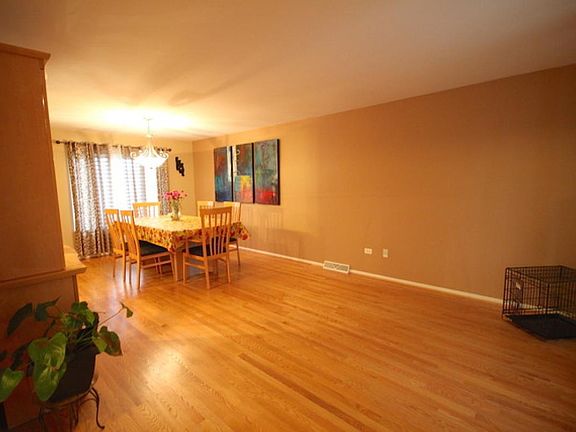 5th image of 619 E Devon Ave