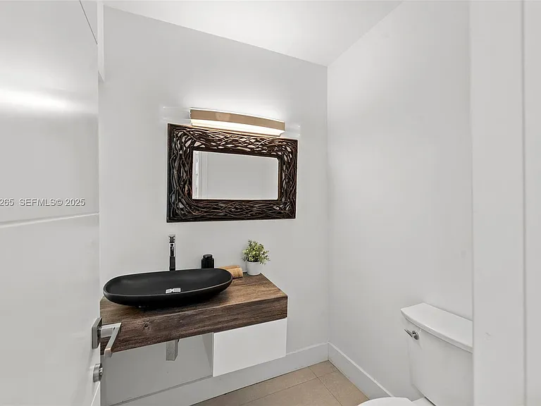 207 Holiday Dr — Photo 26
