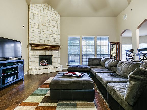4th image of 319 Mayflower Dr