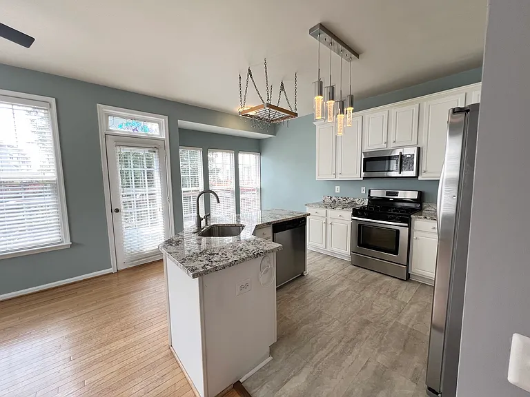 22464 Maison Carree Sq — Photo 5