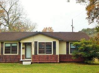 1001 Meyer St, Clute, TX 77531