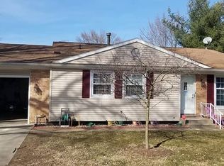 4 Sussex Ln, Elkhart, IN 46514