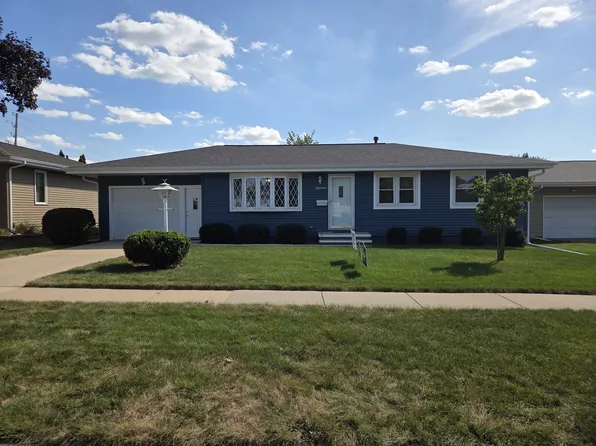 7 25th Ave SW, Cedar Rapids, IA 52404