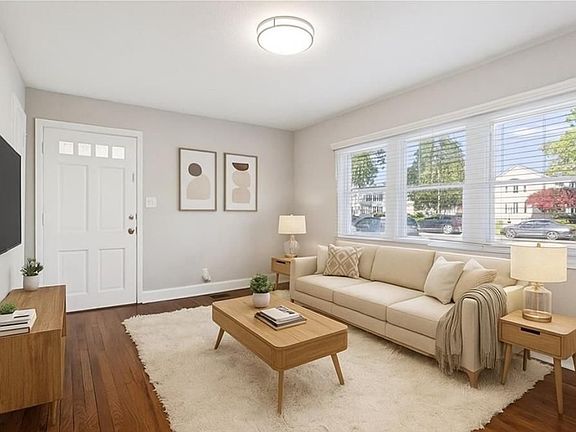 3rd image of 7622 Newport Ave
