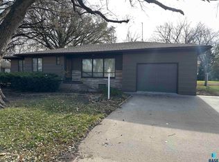 311 E 2nd St, Freeman, SD 57029